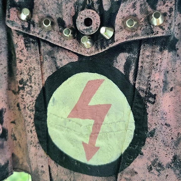 Manson Daddy Issues Crop Vest - Picture 3 of 8